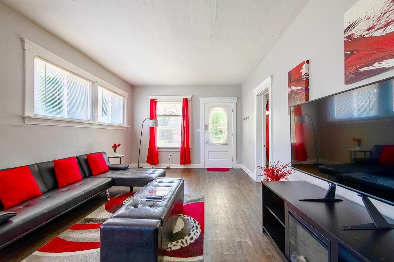 קליבלנד The Rubi Lounge - Spacious Brooklyn Centre Modern Escape Near Downtown With Parking, 300Mb Wifi & Self Check-In מראה חיצוני תמונה