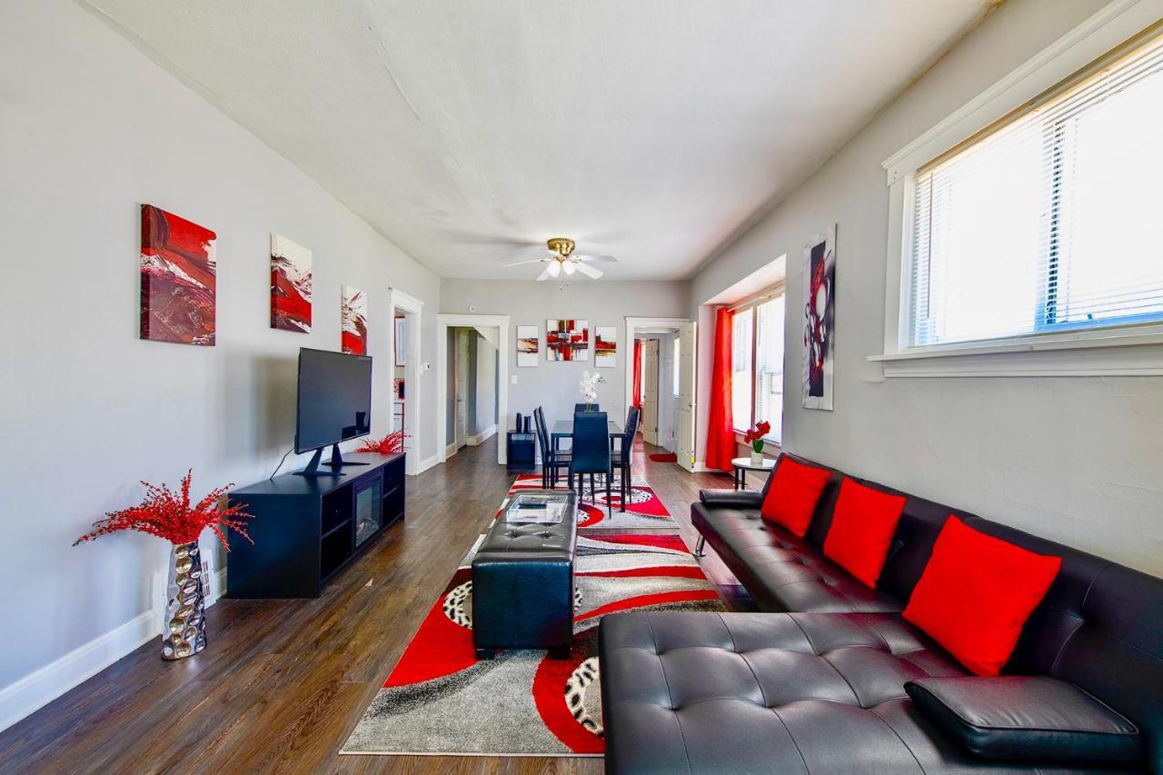 קליבלנד The Rubi Lounge - Spacious Brooklyn Centre Modern Escape Near Downtown With Parking, 300Mb Wifi & Self Check-In מראה חיצוני תמונה