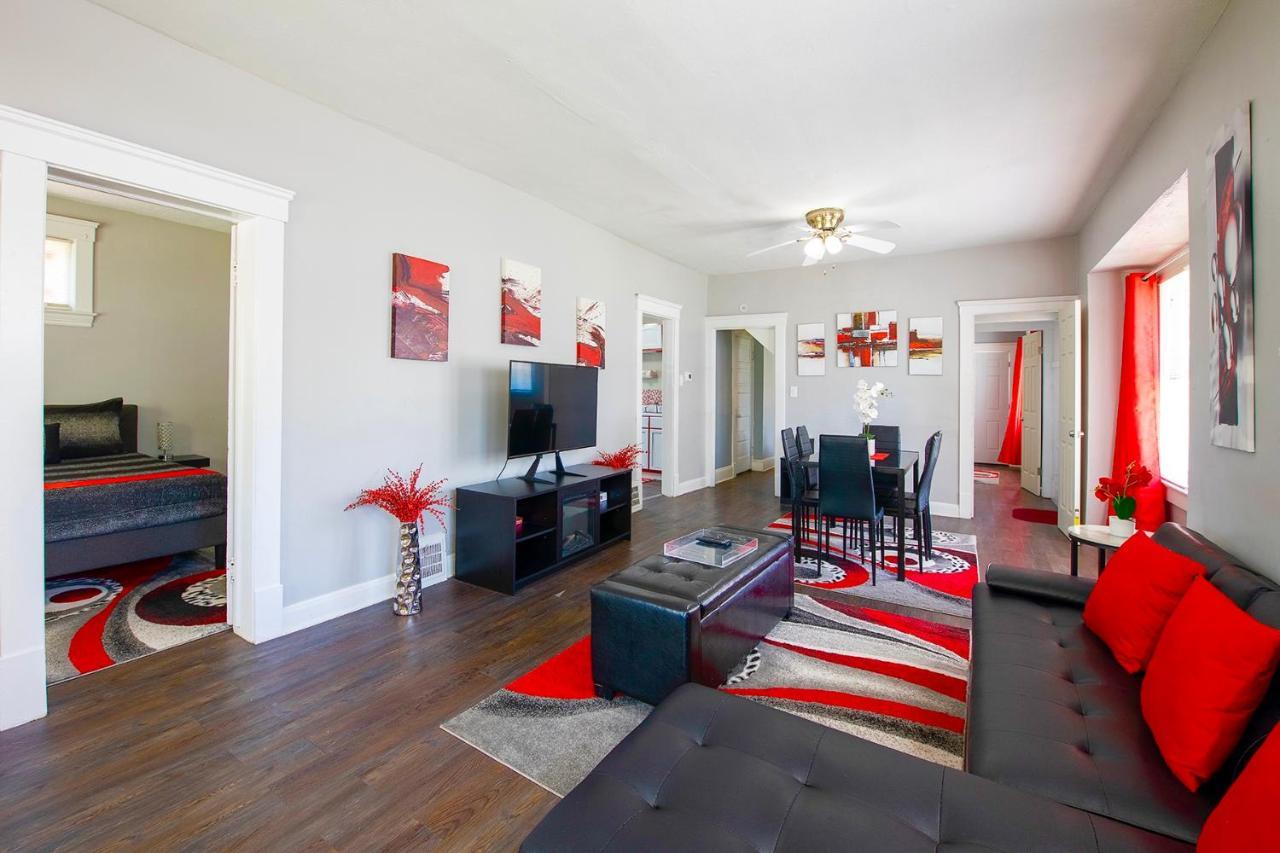 קליבלנד The Rubi Lounge - Spacious Brooklyn Centre Modern Escape Near Downtown With Parking, 300Mb Wifi & Self Check-In מראה חיצוני תמונה