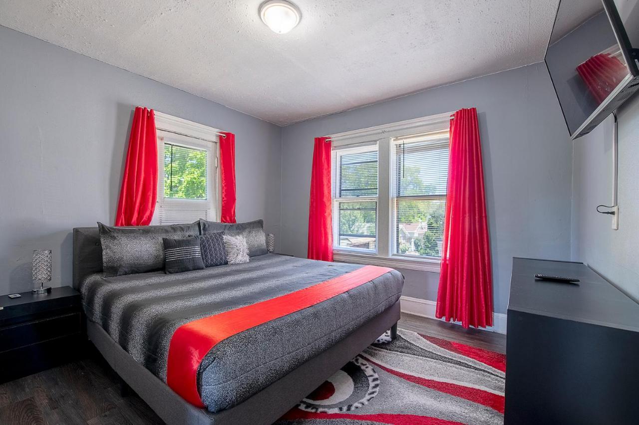 קליבלנד The Rubi Lounge - Spacious Brooklyn Centre Modern Escape Near Downtown With Parking, 300Mb Wifi & Self Check-In מראה חיצוני תמונה
