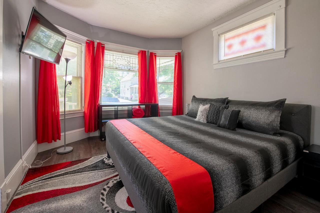קליבלנד The Rubi Lounge - Spacious Brooklyn Centre Modern Escape Near Downtown With Parking, 300Mb Wifi & Self Check-In מראה חיצוני תמונה