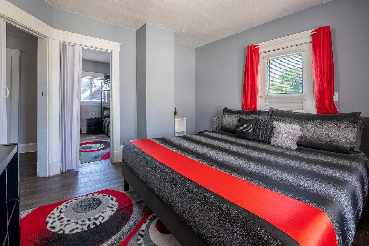 קליבלנד The Rubi Lounge - Spacious Brooklyn Centre Modern Escape Near Downtown With Parking, 300Mb Wifi & Self Check-In מראה חיצוני תמונה