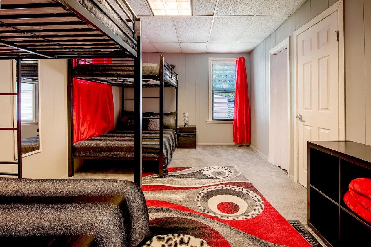 קליבלנד The Rubi Lounge - Spacious Brooklyn Centre Modern Escape Near Downtown With Parking, 300Mb Wifi & Self Check-In מראה חיצוני תמונה