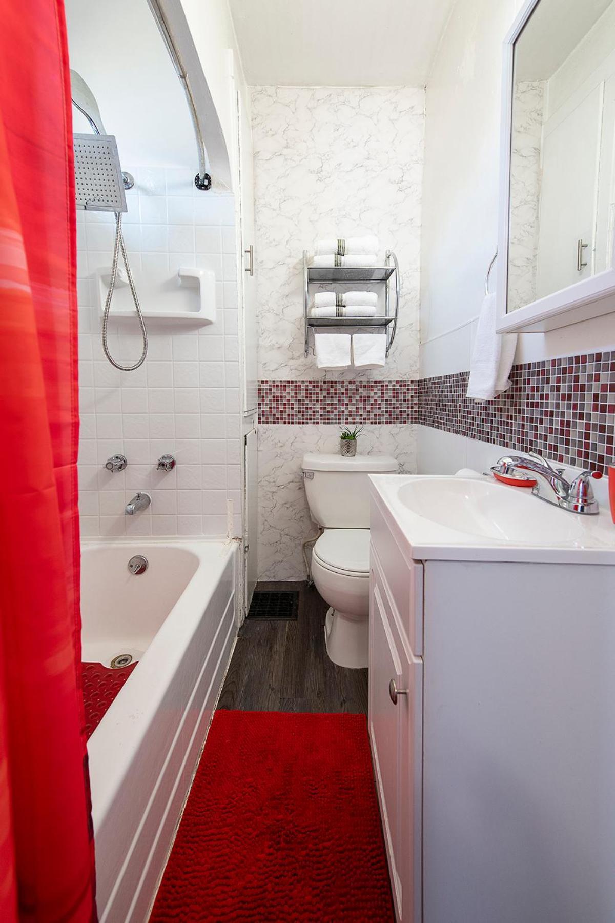 קליבלנד The Rubi Lounge - Spacious Brooklyn Centre Modern Escape Near Downtown With Parking, 300Mb Wifi & Self Check-In חדר תמונה